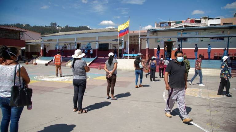 Índice de participación en elecciones de Ecuador asciende al 17,77 %