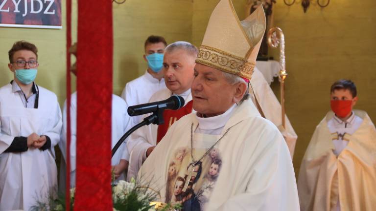 Obispo polaco, acusado de encubrir abusos sexuales, fue retirado del clero por el Papa