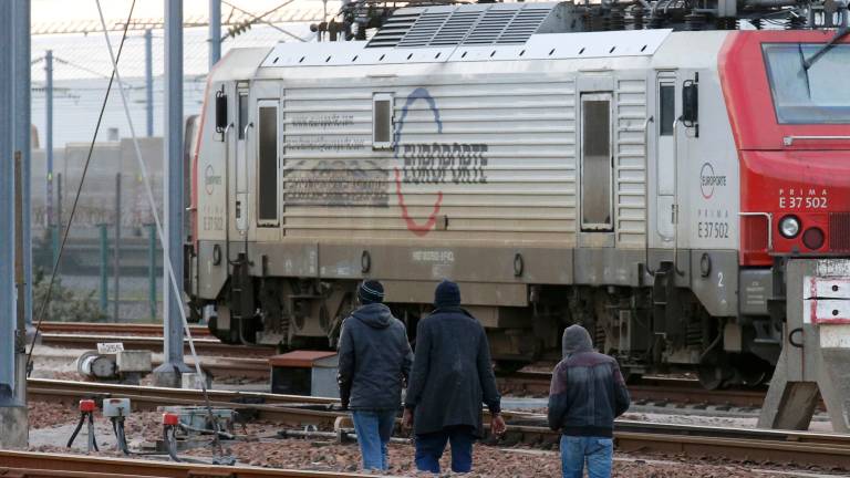 Reforzarán seguridad en entrada del Eurotúnel en Calais