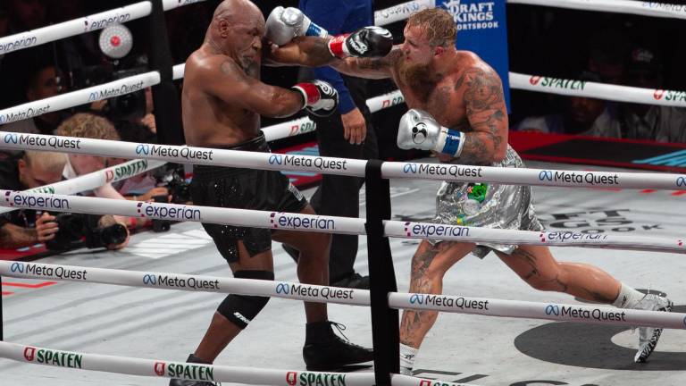 Jake Paul vence por decisión unánime a Mike Tyson, excampeón de los pesados