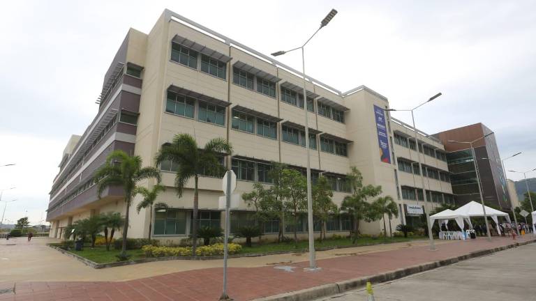 Contraloría halla perjuicio de más de USD 4 millones por contratos en el hospital Monte Sinaí