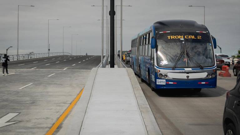ATM intensifica controles y advierte sanciones por estacionamientos indebidos en Guayaquil