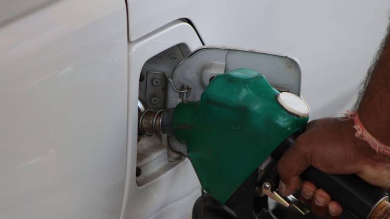 Gasolina Extra, Ecopaís y diésel bajarán de precio en Ecuador desde el 12 de septiembre, anuncia Noboa