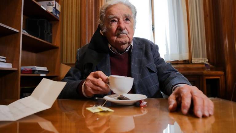 &#039;Pepe&#039; Mujica, el guerrillero que pasó de empuñar un fusil a abrazarse a la democracia más estable de Surámerica