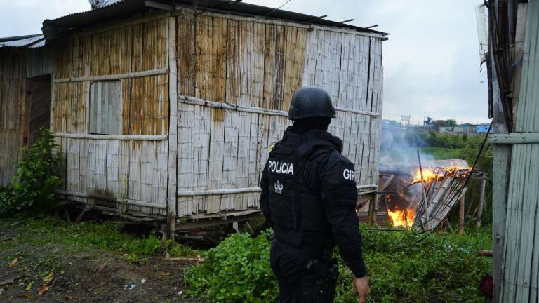 Operativo 'Tormenta 13' en Durán: descubren mansión de lujo y altar de la Santa Muerte en centros de bandas delictivas