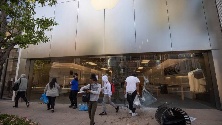 Apple bloquea y rastrea los iPhones robados en las manifestaciones de Estados Unidos