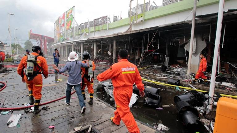 Más de 50 heridos en Tailandia por la explosión de un coche bomba