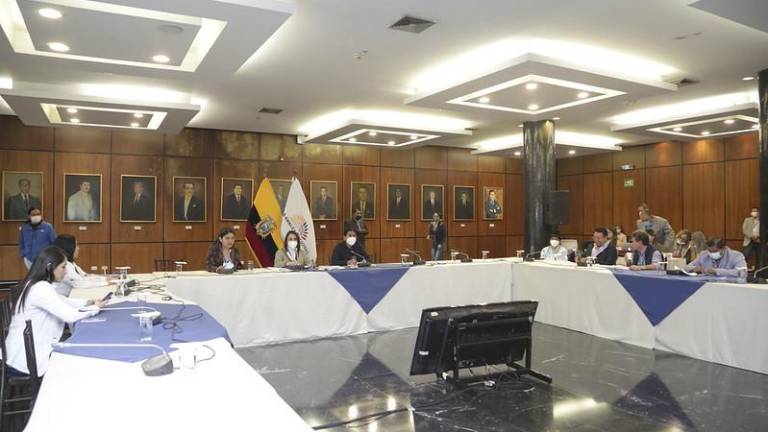 Legisladores presentarán información sobre presunta operación de Lasso en Panamá; Yaku Pérez advierte con documentos