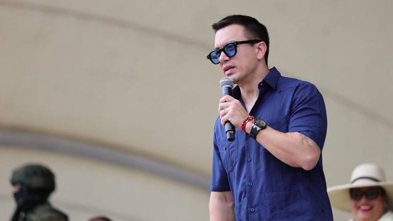 Noboa se pronuncia: 'Nosotros estamos bombardeándolos en la minería ilegal, ellos están planificando coches bomba'