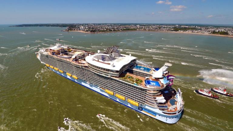 El mayor crucero del mundo ya surca los mares
