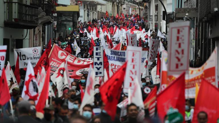 Sindicatos de Ecuador salen a la calle para rechazar plan de inversiones