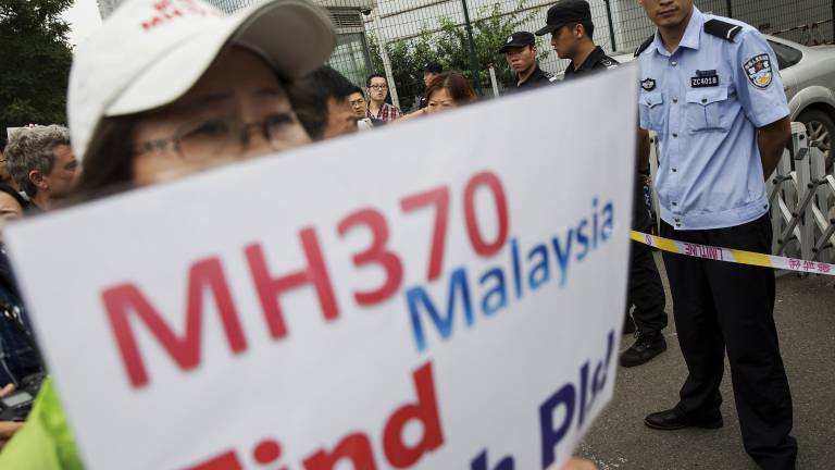 Familiares de las víctimas exigen más información del MH370