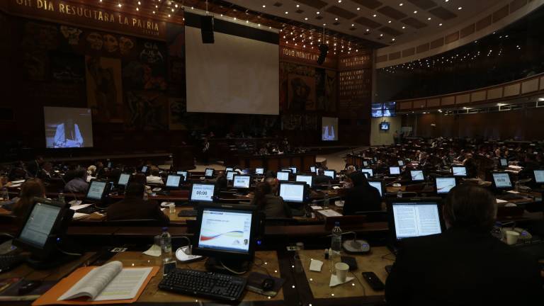 Aprueban moción de censura contra excontralor Pólit