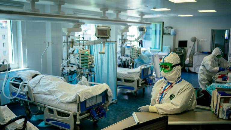 La técnica de acostar boca abajo a los pacientes está salvando la vida a muchos enfermos de covid-19