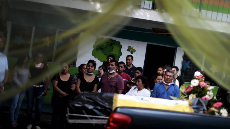 Autoridades suben a 152 los muertos en Guatemala por alud