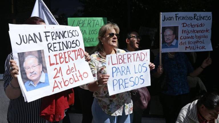 Familiares de detenidos durante protestas insisten en liberación