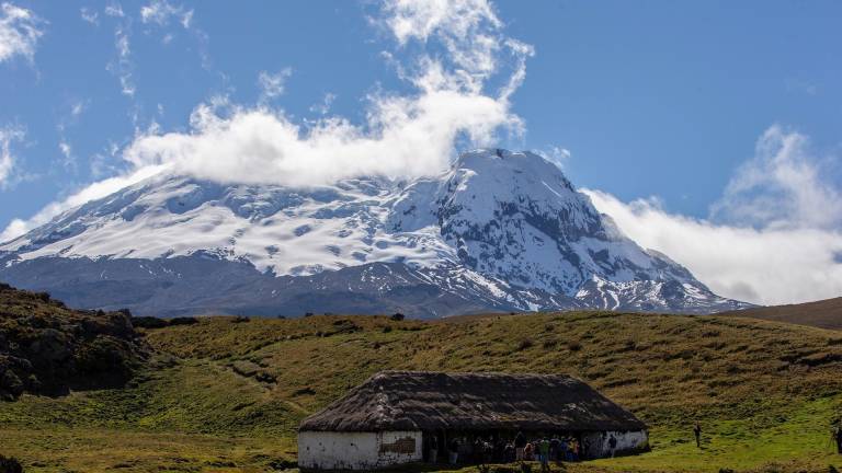Reparan la Casa de Humboldt en el Antisana para explicar el cambio climático