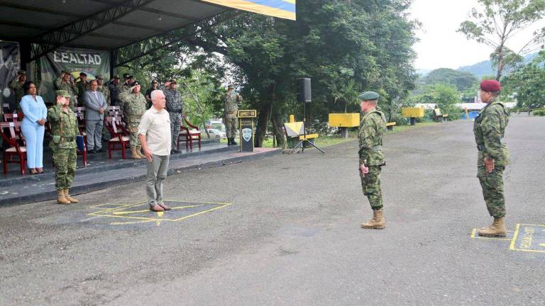 Ecuador destina 4.000 policías y militares a reforzar frontera con Colombia