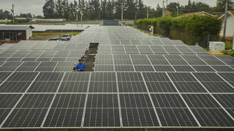 Energía renovable toma fuerza tras apagones de 2024: así responde el sector privado ecuatoriano