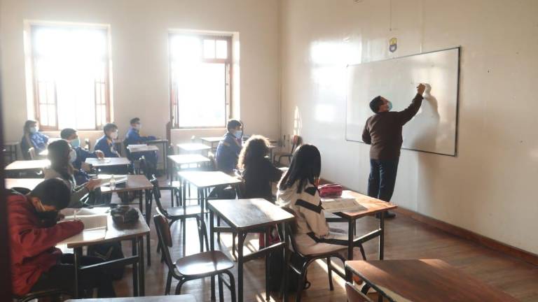 Con medidas preventivas empieza retorno a clases presenciales en nuevos cantones