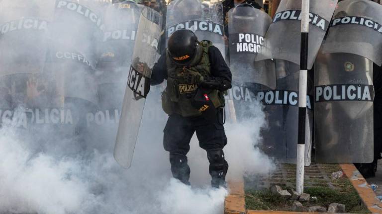 Ecuador entrega 12.000 granadas a Perú para enfrentar protestas; habían sido prestadas a Lenin Moreno