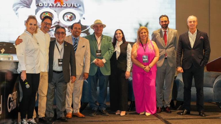 Chefs, autoridades locales y representantes del sector culinario y hotelero en la inauguración del Guayaquil Food Show 2026.