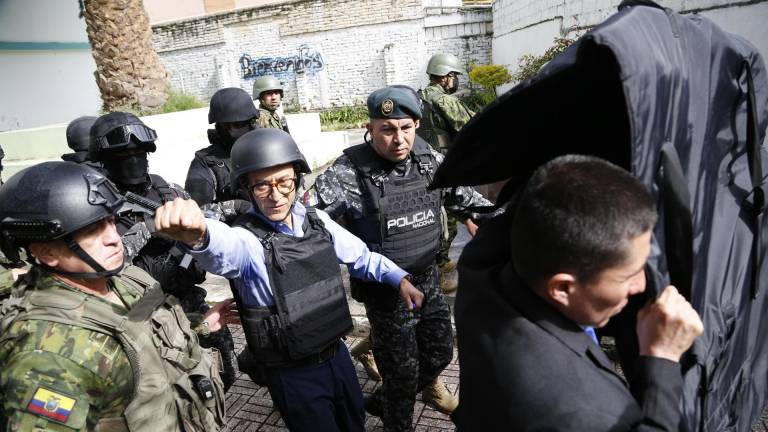 Microvistazo: Excandidato presidencial Christian Zurita se va de Ecuador por amenazas contra su vida