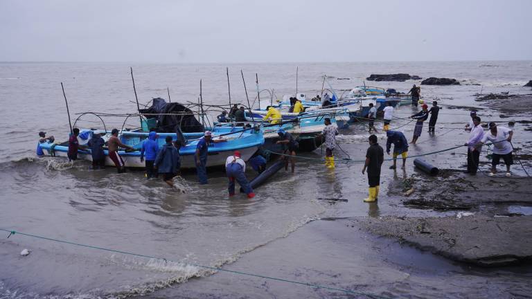 Tres de los 16 pescadores manabitas rescatados en El Salvador ya están en Ecuador: ¿Qué pasó con los demás?