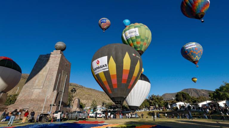 Festival de Globos 2026 llena de colores el cielo de la Mitad del Mundo
