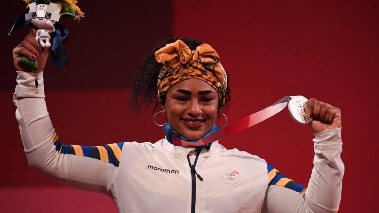 Tamara Salazar levanta plata en los Juegos de Tokio-2020: las mujeres somos fuertes