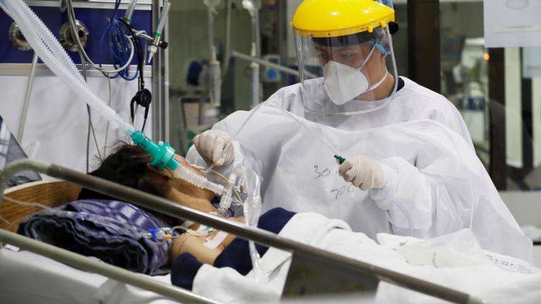Emiratos se convierte en primer país en aprobar tratamiento de emergencia contra covid-19