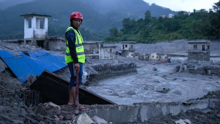 Más de 700 muertos y 3.000 desaparecidos dejan aludes en Nepal y China