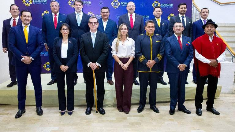 Los 16 candidatos asistieron al Debate Presidencial 2025, organizado por el CNE.