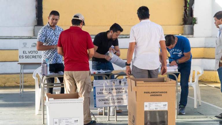 Elecciones Ecuador 2025 | Circulan exit polls falsos en redes sociales: ¿Quiénes están autorizados para hacer encuestas?