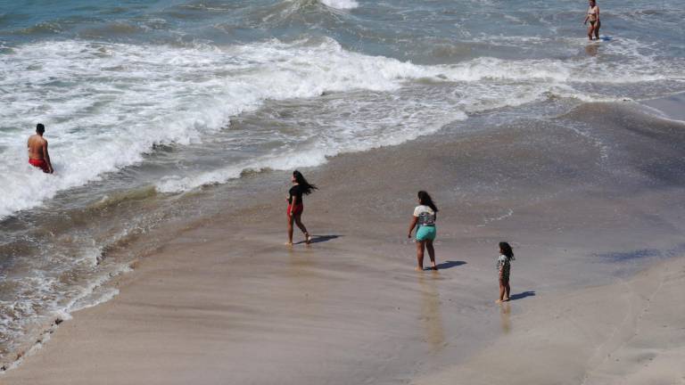 Ecuador emite alerta por oleaje: 29 playas con nivel alto y 12 con nivel medio