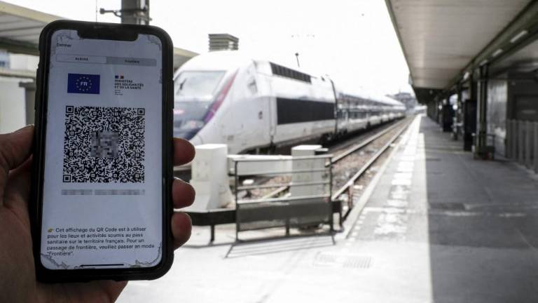 Francia aplica el certificado sanitario que permite el acceso a hospitales, trenes, restaurantes...