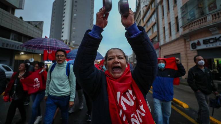 Profesores exigen el alza de los salarios que aprobó la Asamblea Nacional