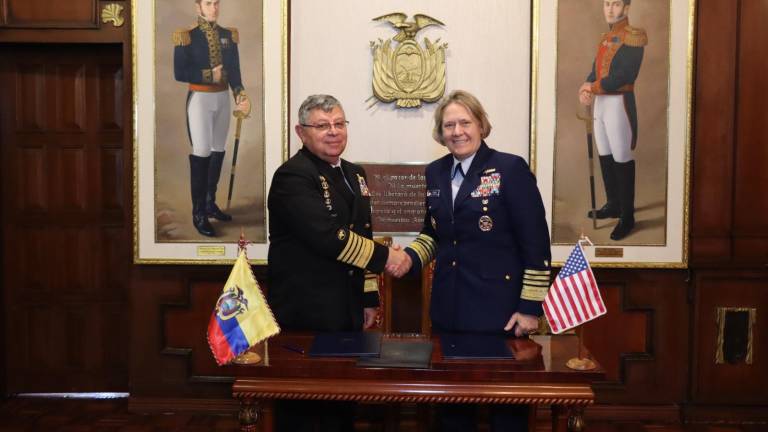 Comandante de la Guardia Costera de Estados Unidos llegó a Ecuador para firmar acuerdo contra el crimen organizado