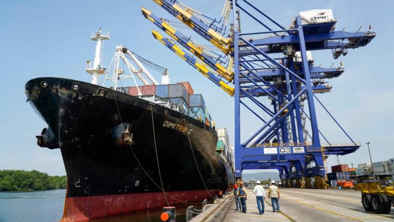 Ecuador logra mayor eficiencia logística con nueva ruta naviera