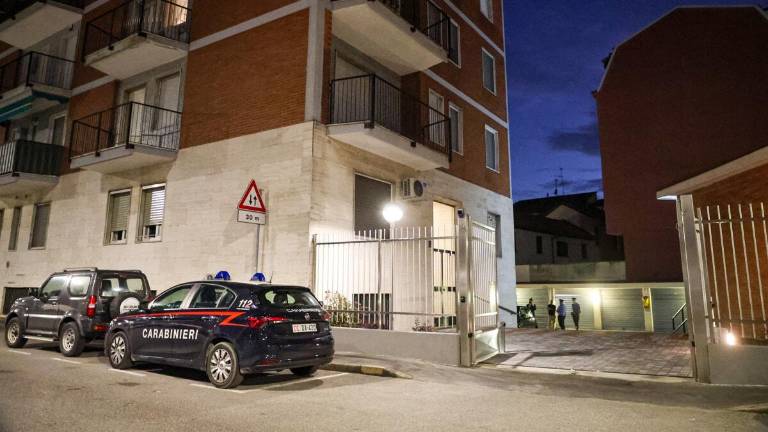 Tragedia en Milán: hombre se lanza de cuarto piso para suicidarse y mata a vecina