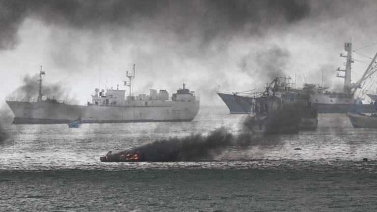 Explosión de barcos en Manta se atribuye a la disputa entre Los Lobos y Los Choneros