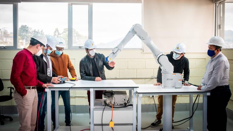 Universidad implementa laboratorio de robótica