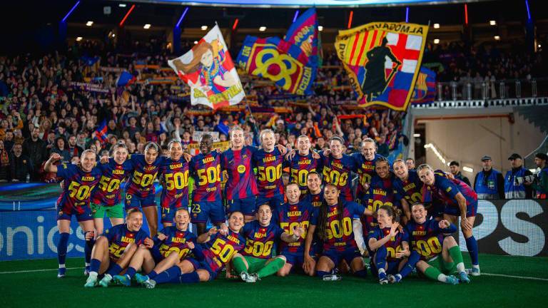 Jugadoras del FC Barcelona celebraron el pase a siguiente ronda de la Champions League Femenina.