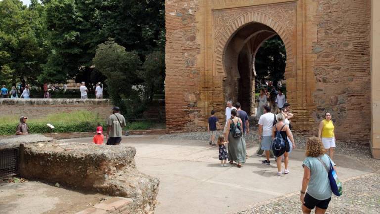 España: terremoto de 4,7 sacude Granada, obliga a desalojar la Alhambra y activa alertas sísmicas