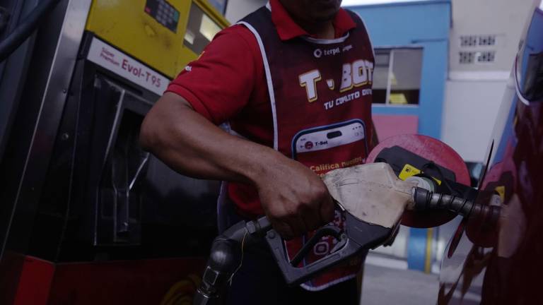 Gobierno dice que compra el diésel a USD 4.75 el galón: ¿Qué pasa con el precio para los ecuatorianos?