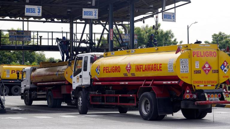 Petroecuador promete que no habrá escasez de combustible antes del nuevo precio de las gasolinas