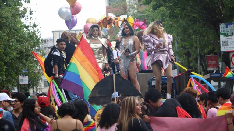 Con banderas multicolores, pancartas y mucha algarabía: Así fueron las marchas del Orgullo LGBTIQ+ en Ecuador