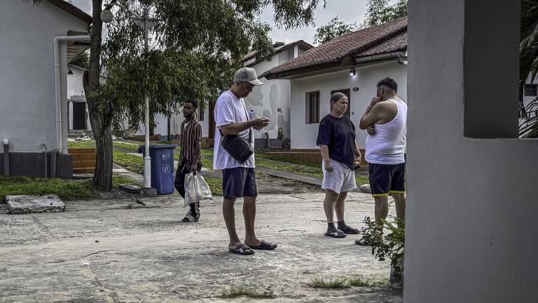 Migrantes varados en Congo viven con miedo tras ser expulsados de EE.UU.
