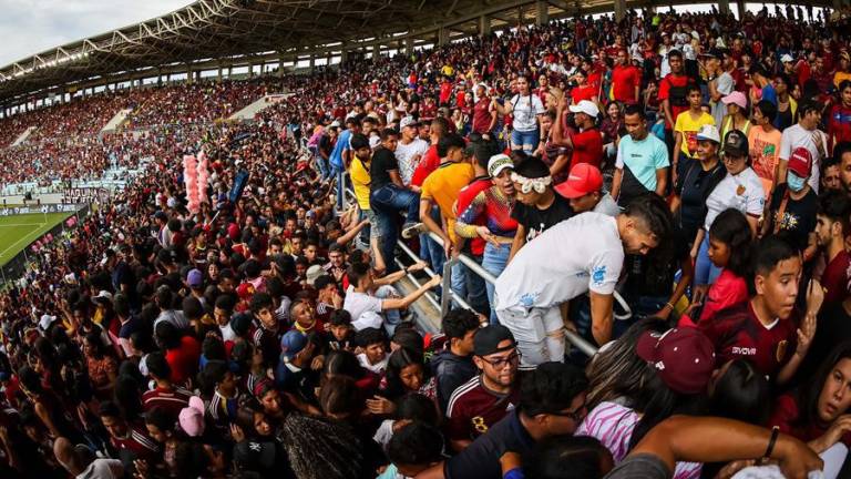 Venezuela tomará medidas tras daños ocasionados por fanáticos en el partido con Ecuador
