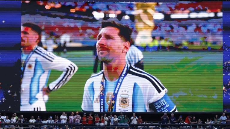 Lionel Messi, de Argentina, aparece en una pantalla tras la derrota de su selección en la final de la Copa Mundial de la FIFA 2026.